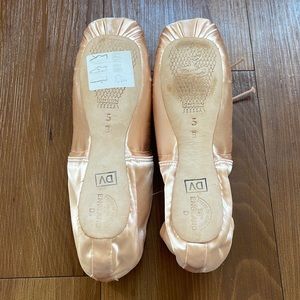 Freed of London DV Classic Pointe Shoes 5 (no X) B Maker